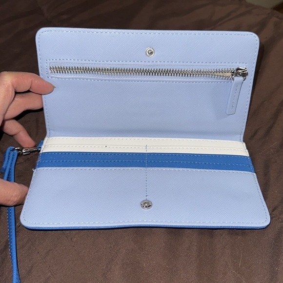 Steve Madden blue white and silver snap button long wallet with wrist strap NWOT - Picture 3 of 9